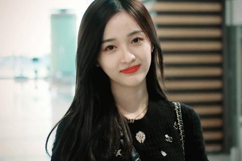 吴宣仪晒露脐装自拍直言:这个圈子女孩不被善待,对此你怎么看?