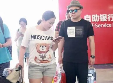 岳云鹏妻子晒出两人外出跑步的照片,他们是如何做到结婚11年恩爱如初的?