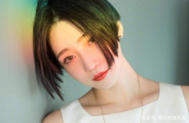 被高晓松捧红以身相许，离婚后为2块钱干架，今身价过亿生活滋润，她是谁？