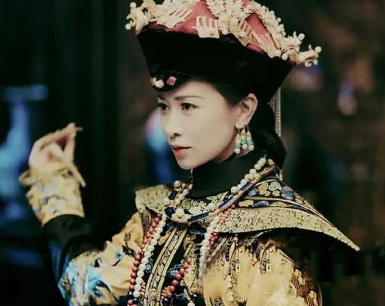 从撞脸刘嘉玲成名,“不老女神”佘诗曼成为TVB一姐有多心酸?