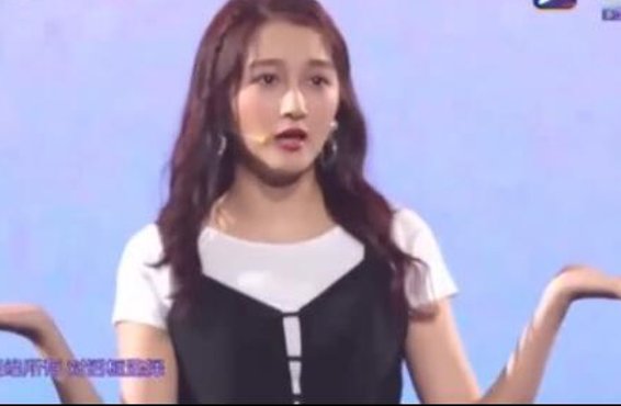 关晓彤歌唱功底不足,她在节目中被质疑对口型,是否真的属于假唱?