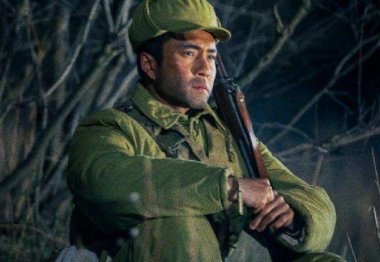 《水门桥》惊现“冰雕连”，这部电影是根据哪些历史真实改编的？