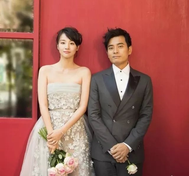 陈龙与妻子相差10岁却一见钟情,他们算不算娱乐圈模范夫妻?