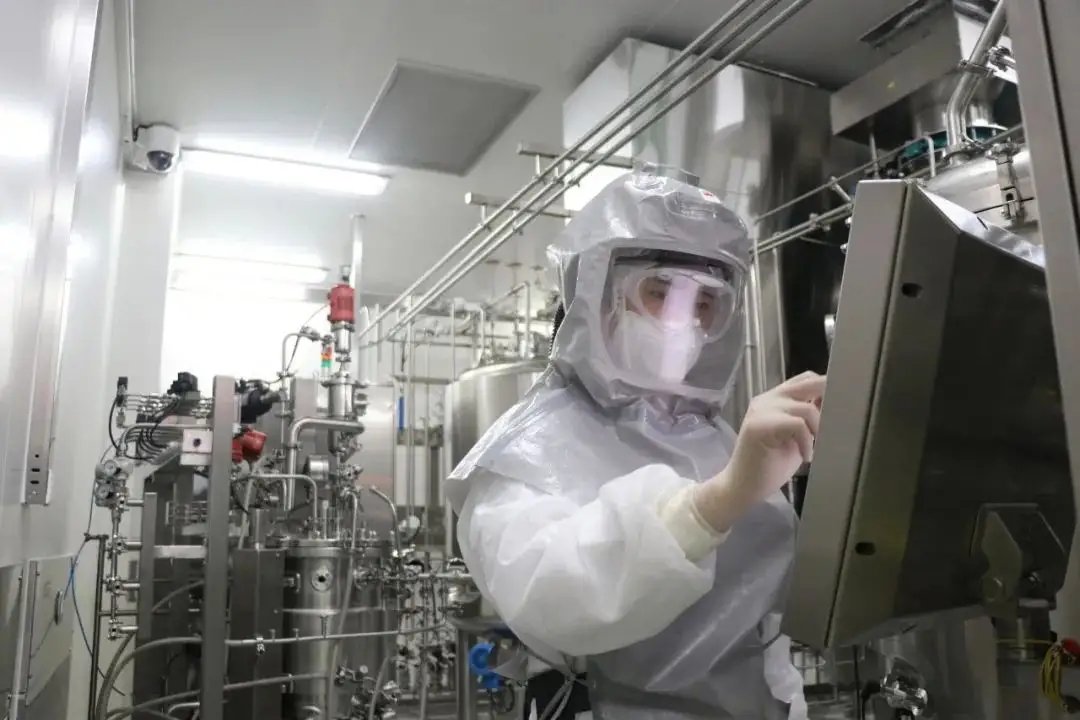 新冠疫苗生产线24小时运转,年产能能达到多少?