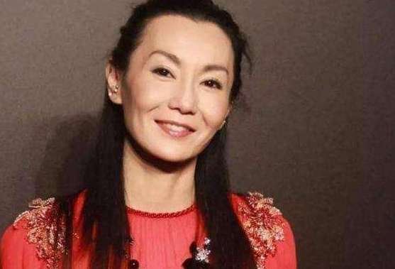 曾经身为女神的张曼玉，如今近照显老，她为什么从豪宅区主动搬到平民区？