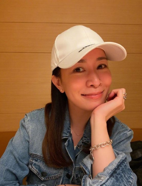 从撞脸刘嘉玲成名,“不老女神”佘诗曼成为TVB一姐有多心酸?