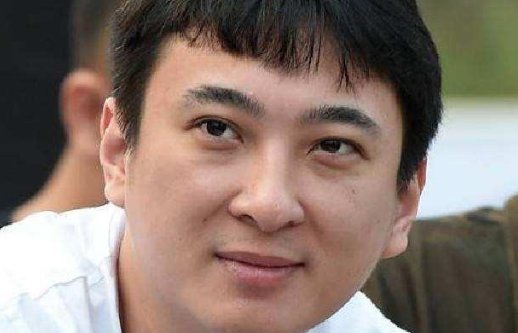 王思聪现身婚礼当伴郎，伴娘被握手一脸羞涩，结果怎样？