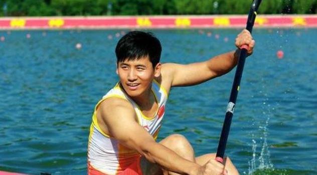 于晓光出道2年没戏拍还被坑，秋瓷炫为啥给他下跪求婚？