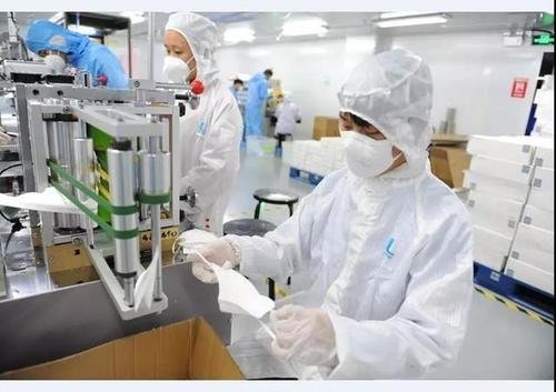 熊孩子酒店内涂抹粪便致千人感染，此消息是否属实？