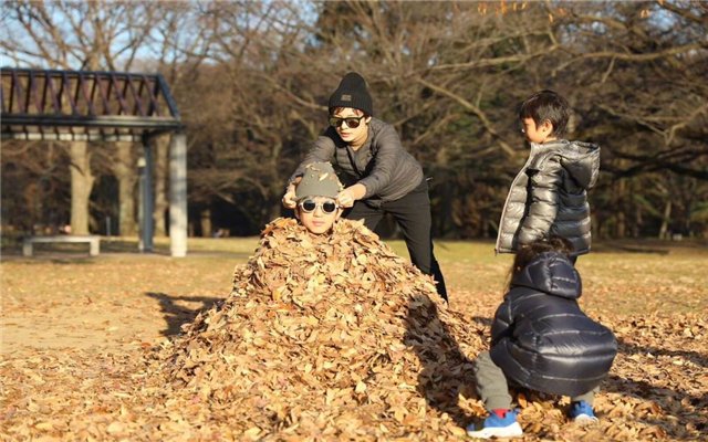 邓超和孙俪的孩子一个叫等等一个叫小花,他俩的名字有何寓意?