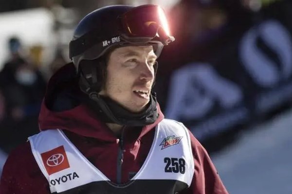 肖恩怀特含泪谢幕,全场欢呼致敬,他有多喜欢单板滑雪?