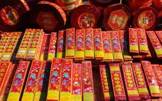 有哪些简短的20字以内的鞭炮的来历?