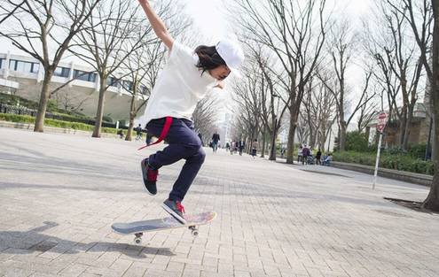 广东小女孩参加全运会滑板项目,你这么小的时候在干什么?