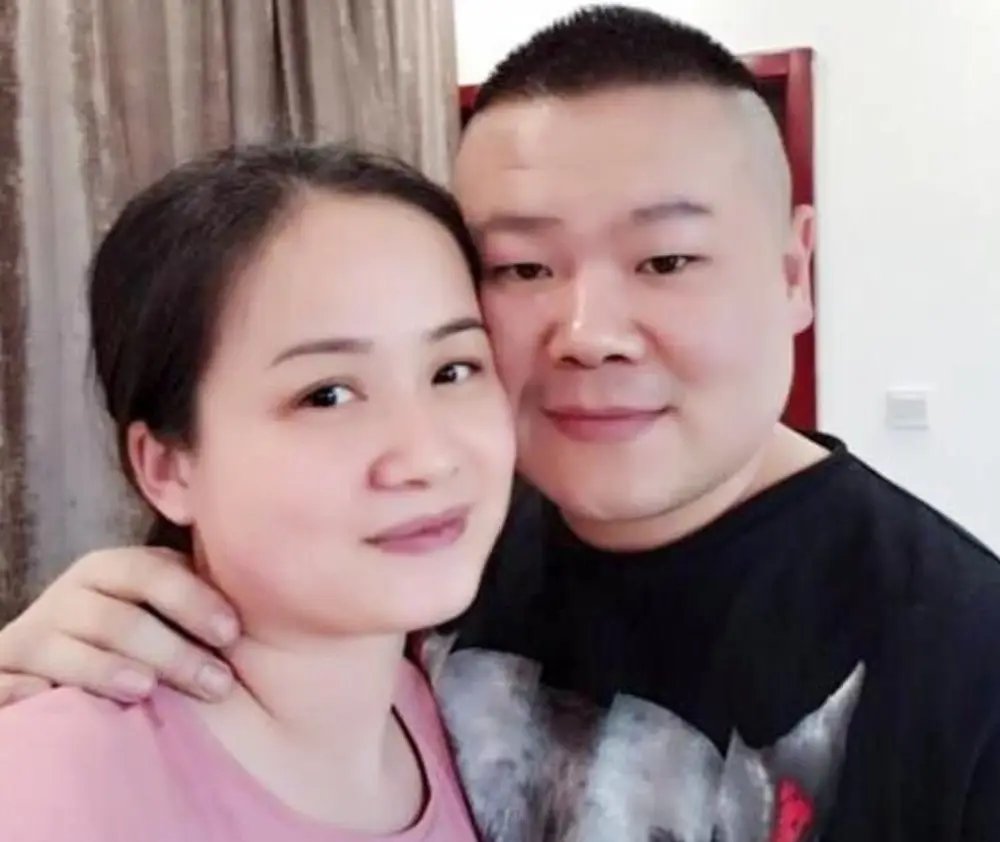 岳云鹏妻子晒出两人外出跑步的照片,他们是如何做到结婚11年恩爱如初的?