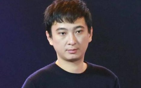 王思聪现身婚礼当伴郎，伴娘被握手一脸羞涩，结果怎样？