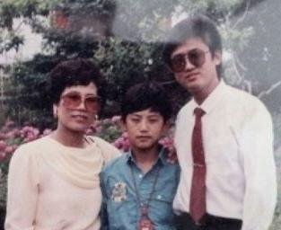 于晓光出道2年没戏拍还被坑，秋瓷炫为啥给他下跪求婚？