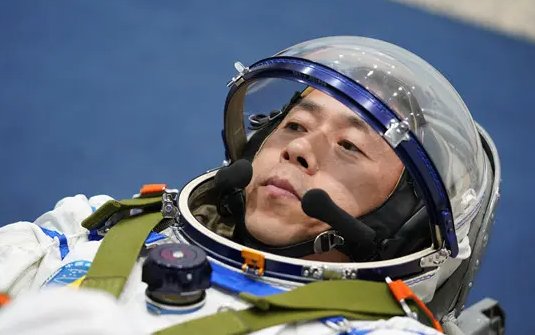 第一次上太空的蔡旭哲空中玩起了笔,在太空上玩笔是一种什么体验?