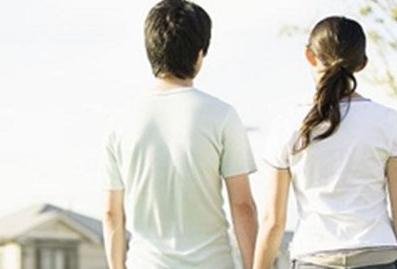 男友跟他前女友和好，交往密切，我该怎么办？