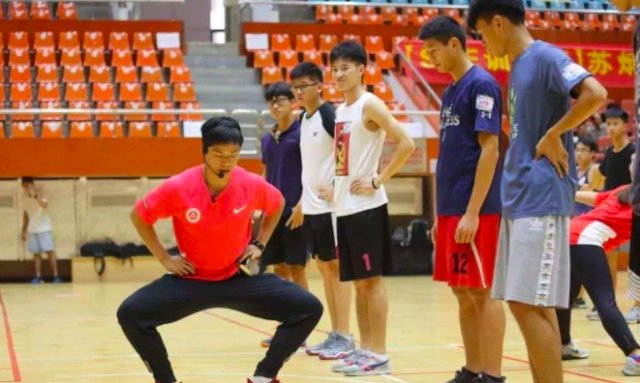 亚洲飞人苏炳添身价千万,每年的收入有多少?