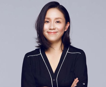 杨幂、杨超越、龙丹妮贴脸合照太有爱了,龙丹妮捧红了多少偶像?