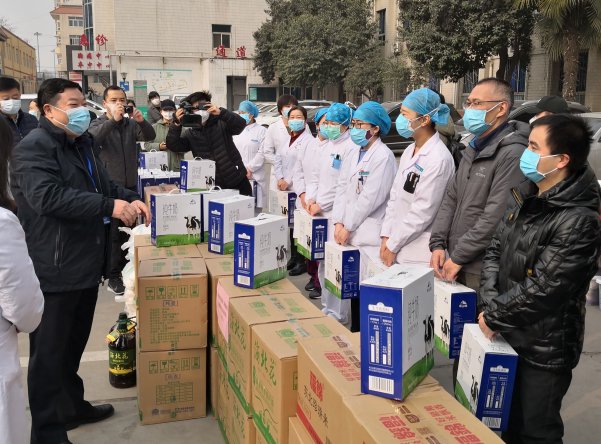 西安一外籍男子当众辱骂防疫人员，为何总会有人不愿意配合防疫工作？