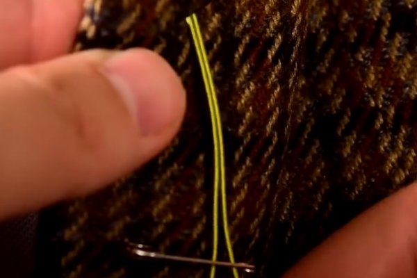 男士胸针怎么戴