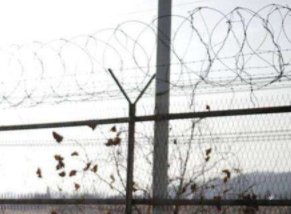 朝鲜运动员撑杆跳入韩国境内,该名男子被逮捕后有何诉求?