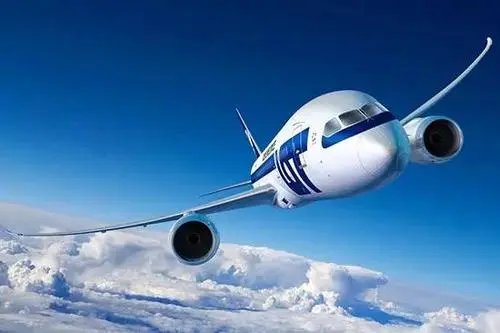 华夏航空航班冲出跑道，机场短暂关闭，是否有乘客因此受伤？