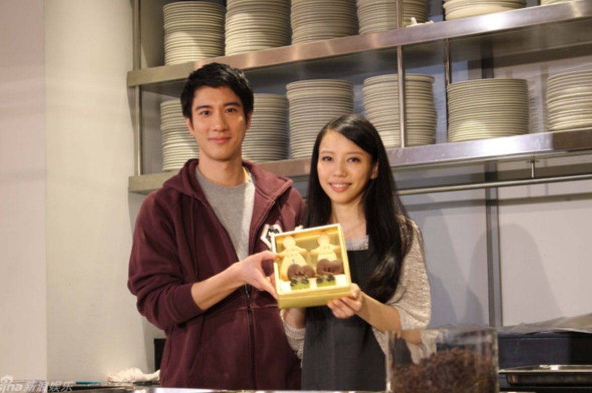 李靓蕾五年生三个孩子,离婚后她的近况如何?