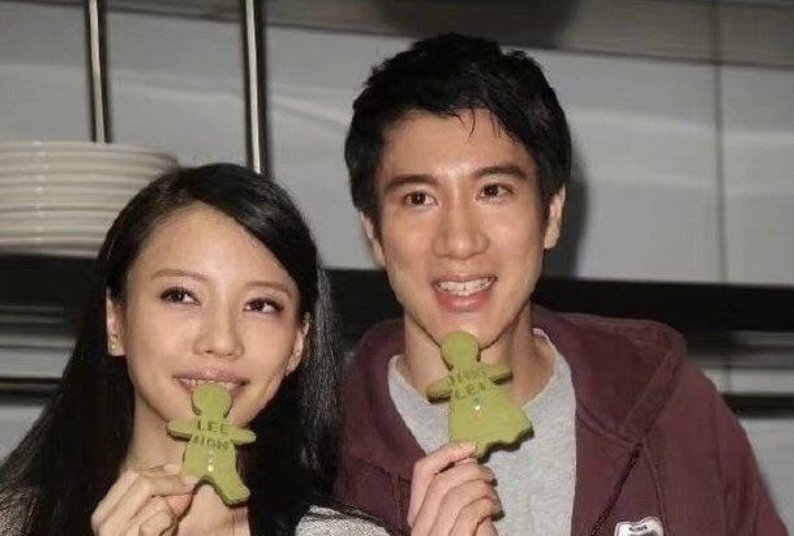 李靓蕾五年生三个孩子,离婚后她的近况如何?