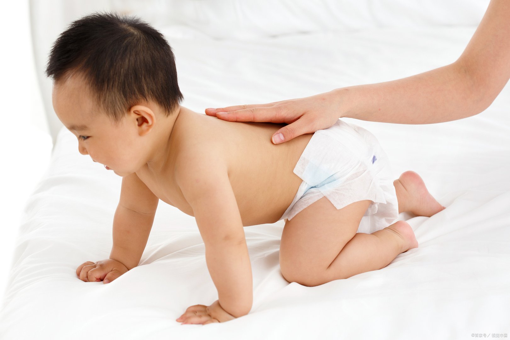 宝宝受凉会吐奶吗?宝宝受凉吐奶的原因有哪些?宝宝受凉吐奶怎么办?