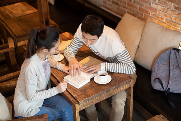 为什么女生会越陷越深?