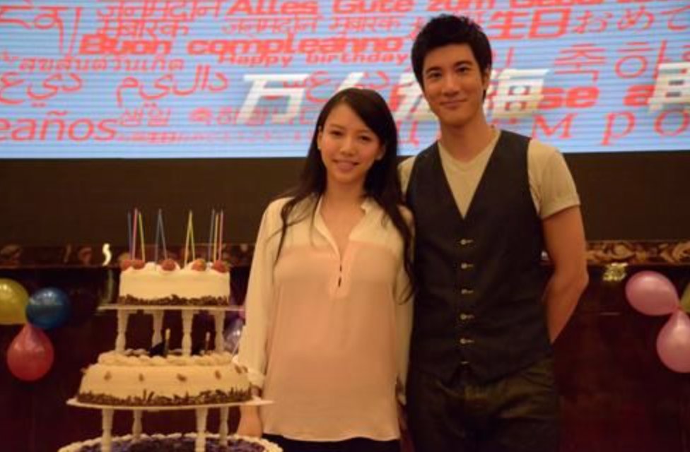 李靓蕾五年生三个孩子,离婚后她的近况如何?