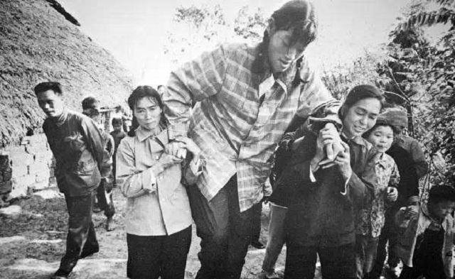 “女巨人”曾金莲,有着怎样的一生?