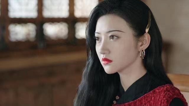 《司藤》这部剧中司藤姓司白英姓白,这其中有哪些寓意呢?