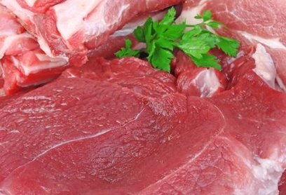 10吨猪肉翻车遭哄抢,哄抢他人物品此举是否涉嫌违法?