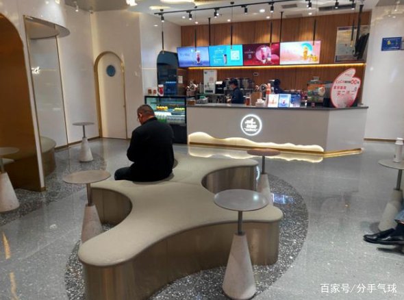 女童店内玩耍被砸骨折，家属直接索赔50万，对此你如何看待？