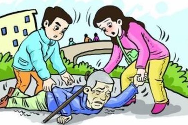 河南郑州一男孩扶倒地老人反被索赔,这种情况可以告他敲诈罪吗?