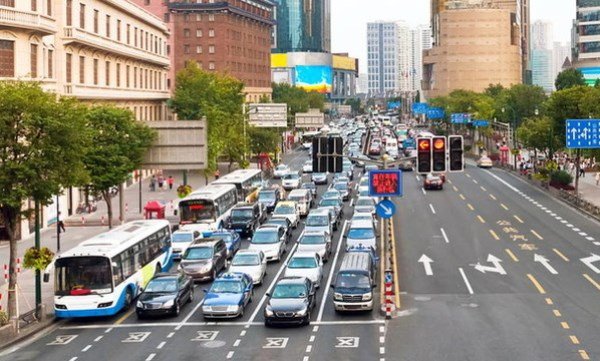 空中出租车来了,欧洲最早2024年可打飞的,交通堵塞的情况是否会解决?