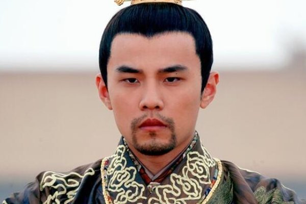 如何评价满城尽带黄金甲？为何频频被人吐槽？