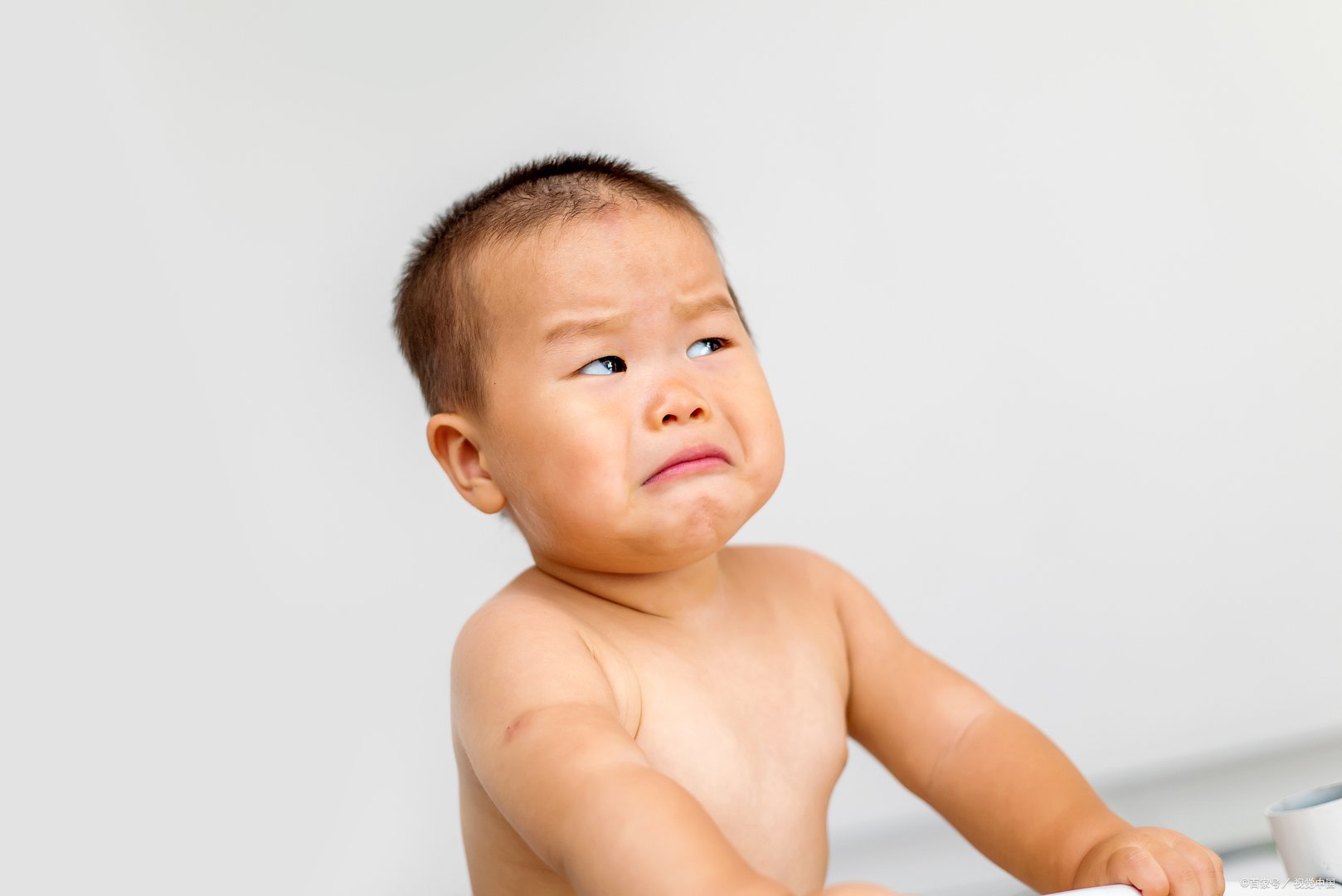 宝宝受凉会吐奶吗?宝宝受凉吐奶的原因有哪些?宝宝受凉吐奶怎么办?