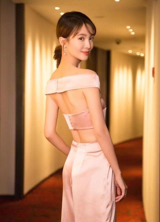 金晨脖子有14cm上热搜,但网友不买账,营销身体为何让人反感?