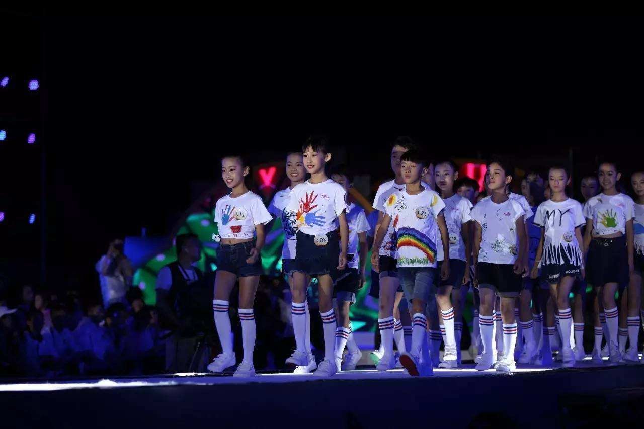 警方通报西安模特公司群殴事件,受害者具体如何被骗的?