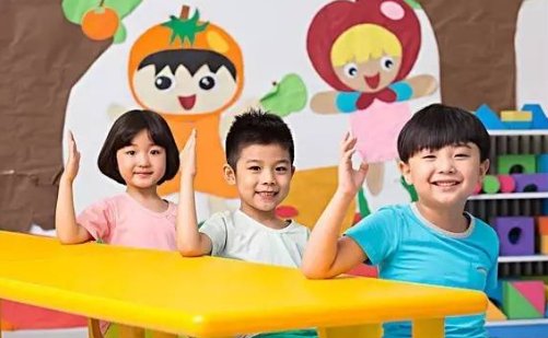 保定一幼儿园给孩子吃烂水果,幼儿园为何敢如此大胆?