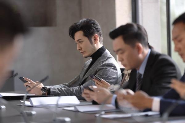 《紧急公关》开播了，这部剧是讲述什么故事的？