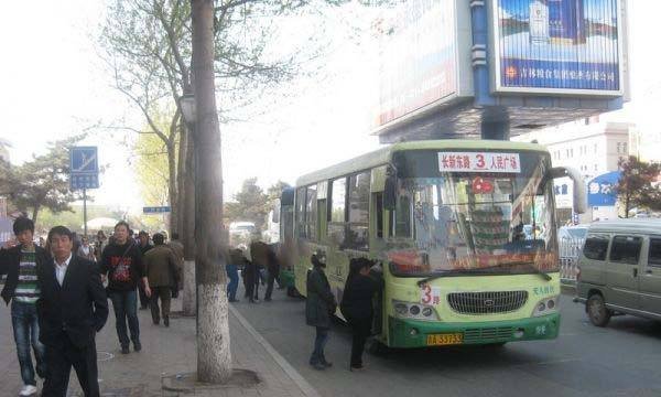 你坐公交车的时候,在车上发生过哪些难忘的事情?