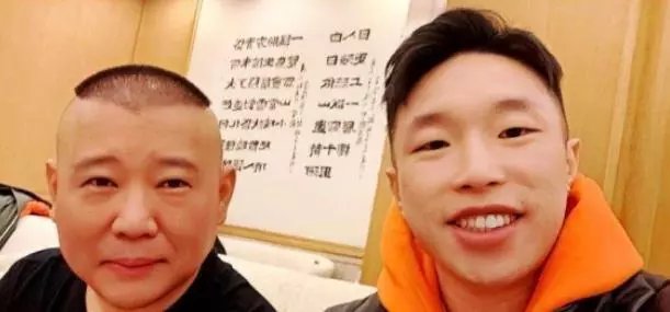 德云社烧饼宣布二胎得子！大方晒儿子正脸照，孩子继承了父母的哪些优点？