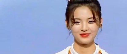 杨幂、杨超越、龙丹妮贴脸合照太有爱了,龙丹妮捧红了多少偶像?