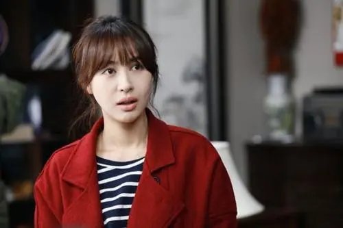 李菲儿说不认识Angelababy,她们之间是有什么恩怨吗?