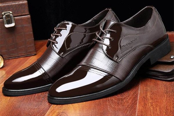 男士皮鞋什么牌子好;